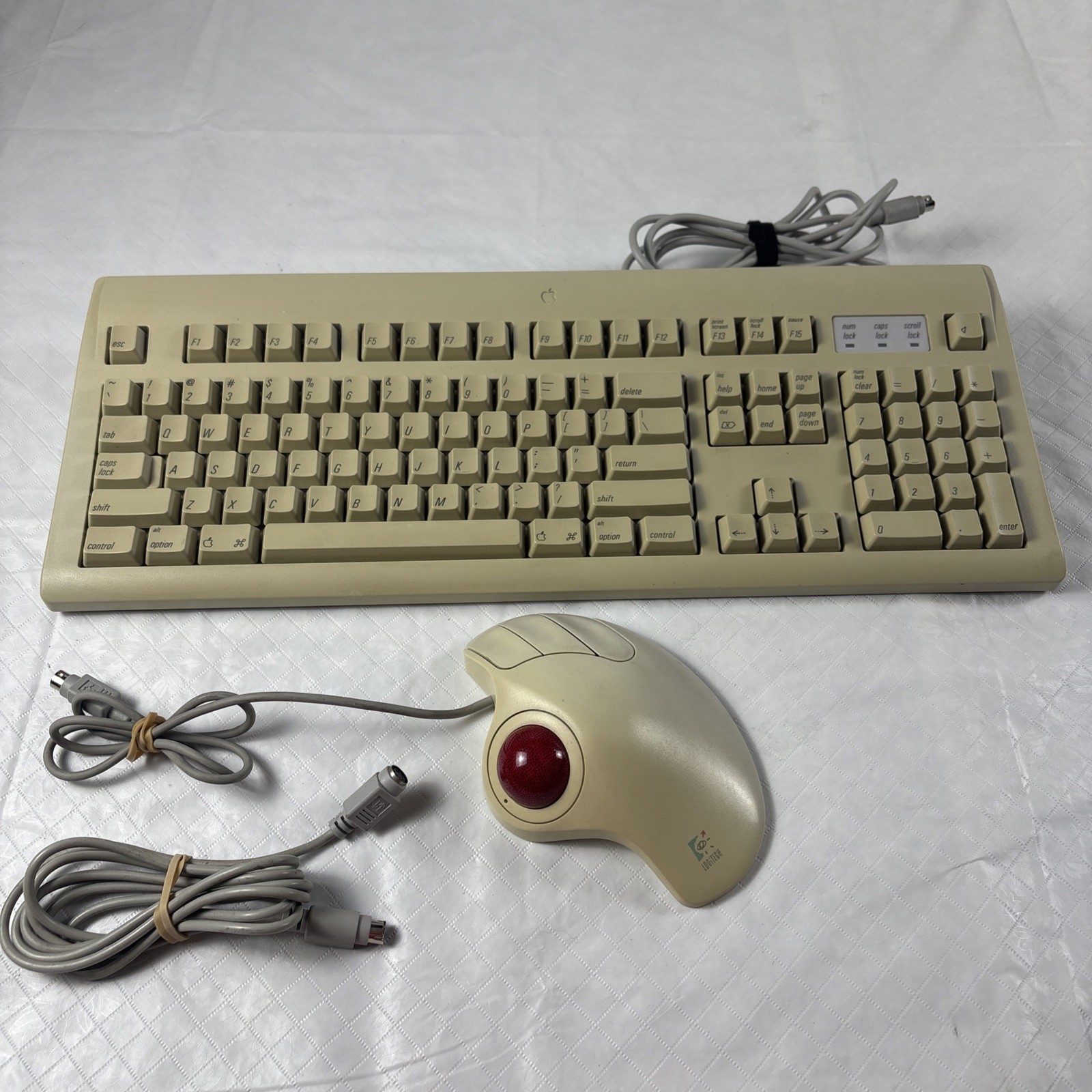 Vintage Apple Keyboard M2980 & Trackman Marble Mouse Untested Vintage Apple Keyboard M2980 & Trackman Marble Mouse Untested