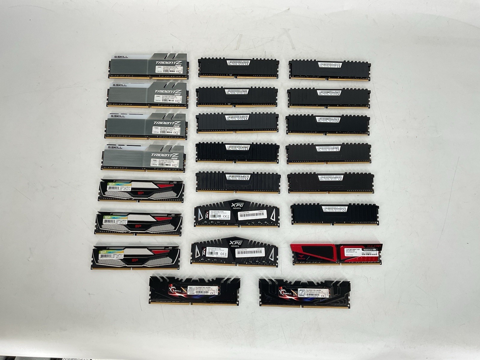 LOT OF 23 Mixed 8GB DDR4 Shielded RAM Desktop Mixed Brands & Speeds - All Tested LOT OF 23 Mixed 8GB DDR4 Shielded RAM Desktop Mixed Brands & Speeds - All Tested