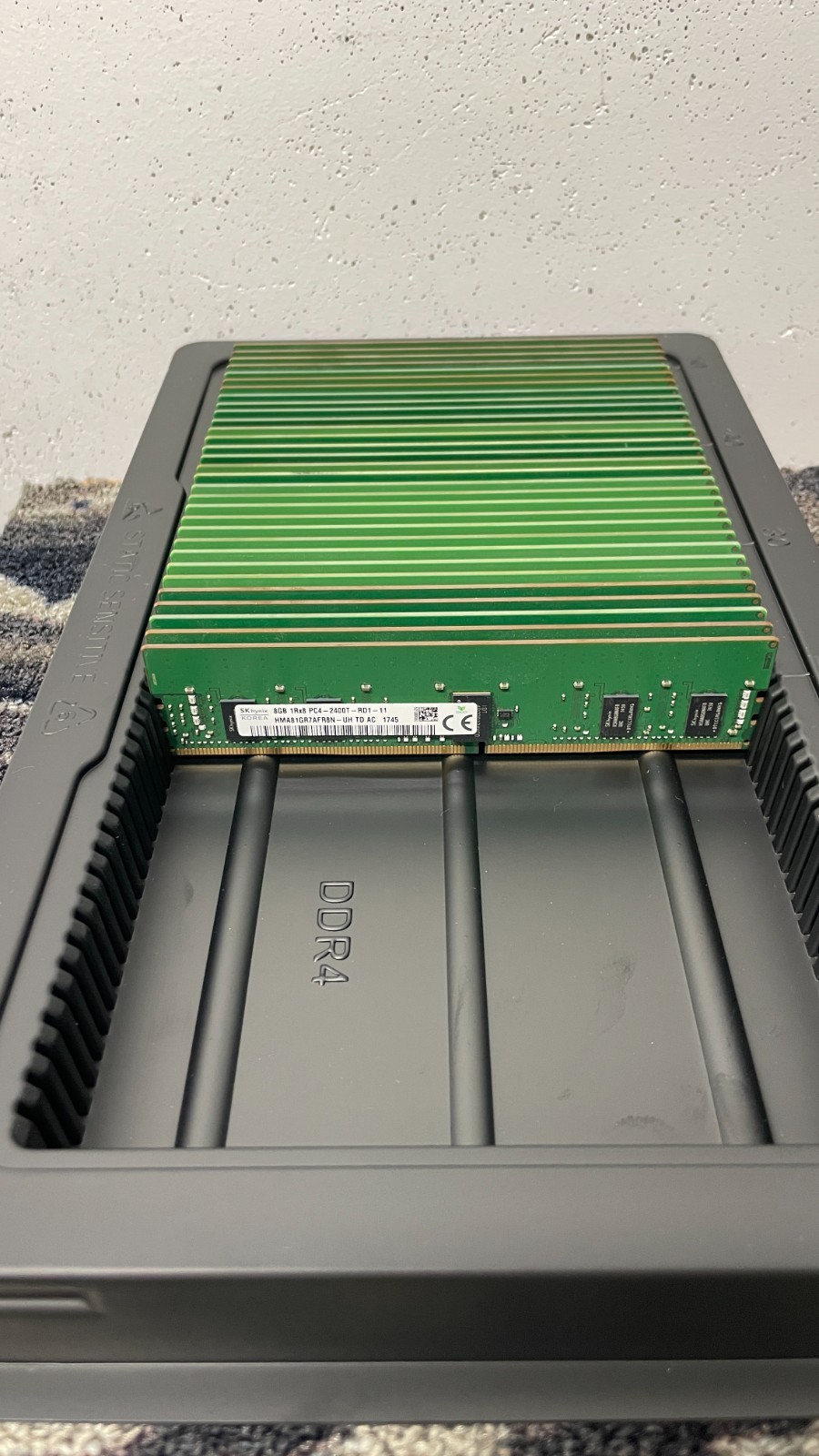 *Lot of 31* SK Hynix 8GB DDR4 PC4-2400T RDIMM Server Memory HMA81GR7AFR8N-UH