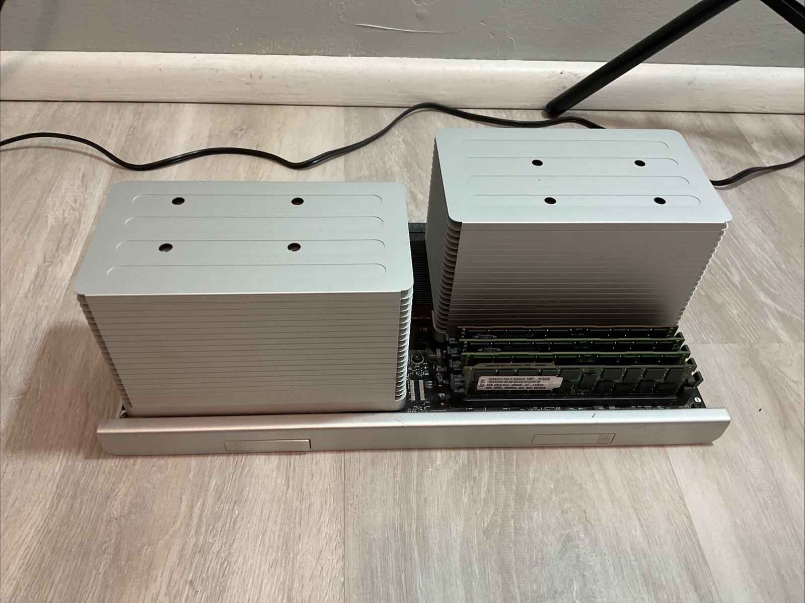 2009 Mac Pro a1289 Nehalem 4.1 CPU Tray \