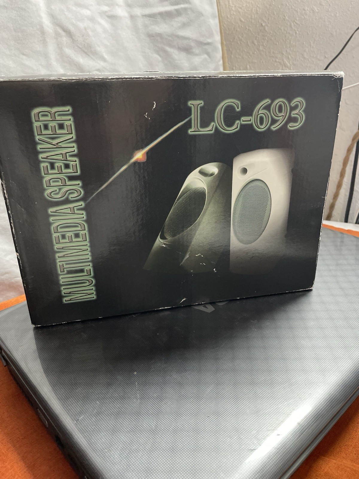 LC-693 vintage multimedia speaker system LC-693 vintage multimedia speaker system