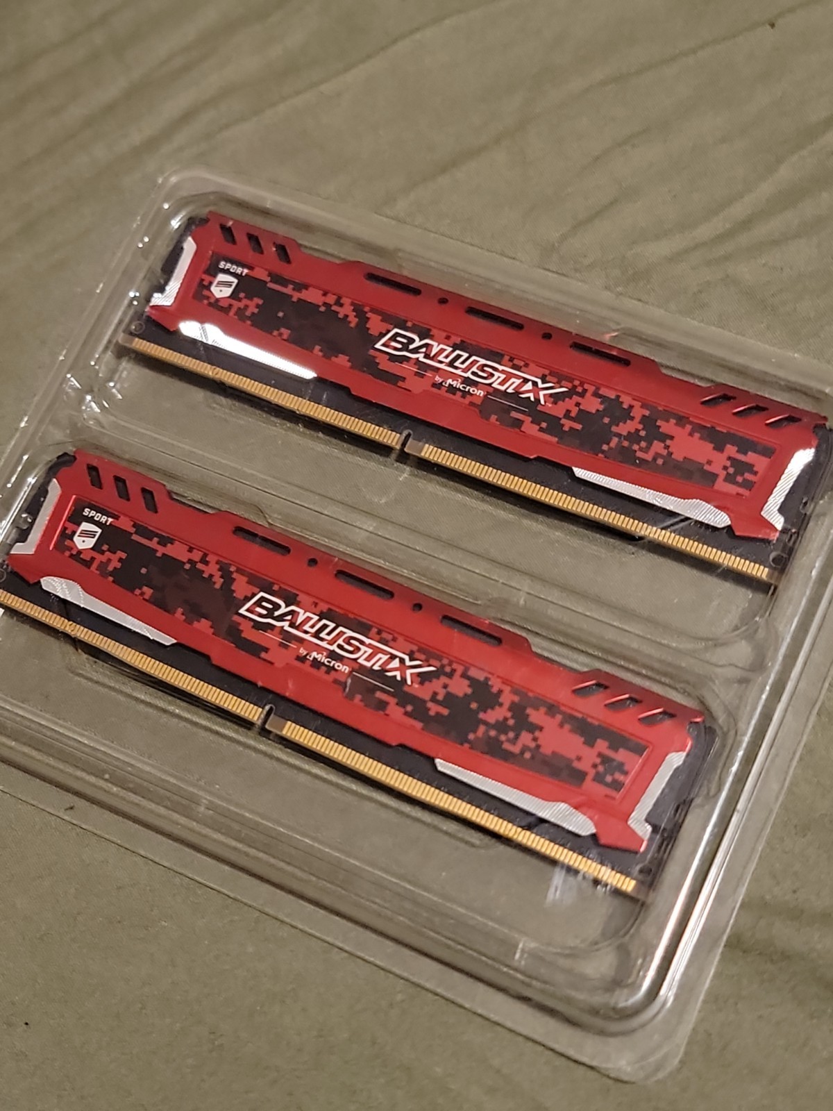 Ballistix Sport Red 16GB (2x8GB) BLS8G4D240FSE DDR4-2400