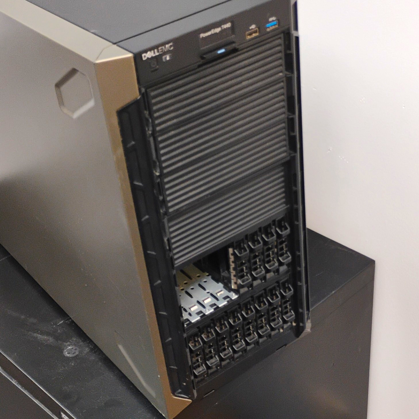 Dell EMC PowerEdge T440 Tower Server Intel Xeon 2.20GHz No HDD No RAM