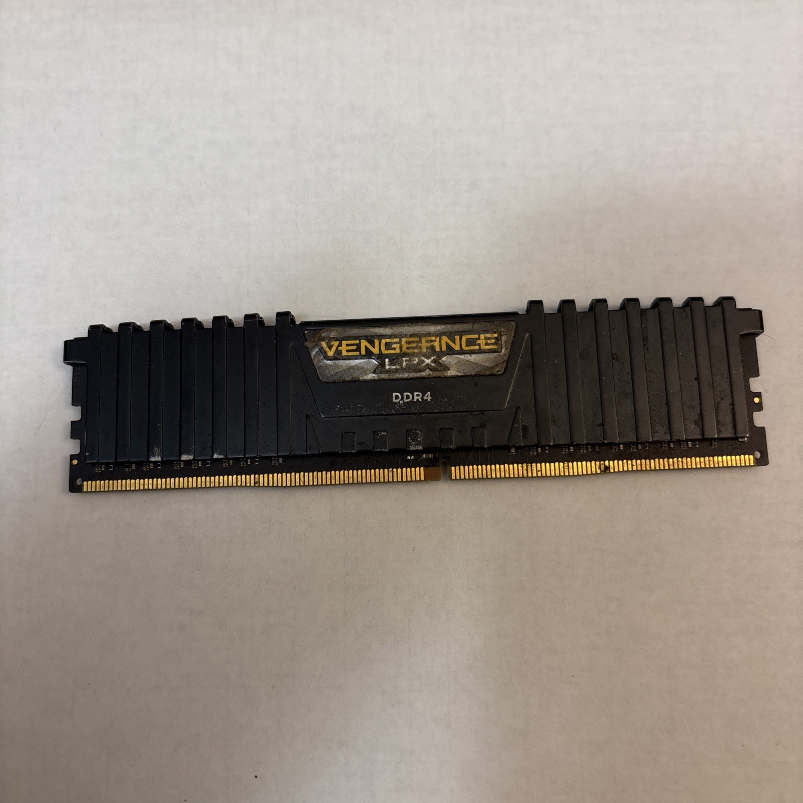 Corsair Vengeance LPX 16GB DDR4 3200MHz 288-Pin DIMM CMK16GX4M2B (not working)