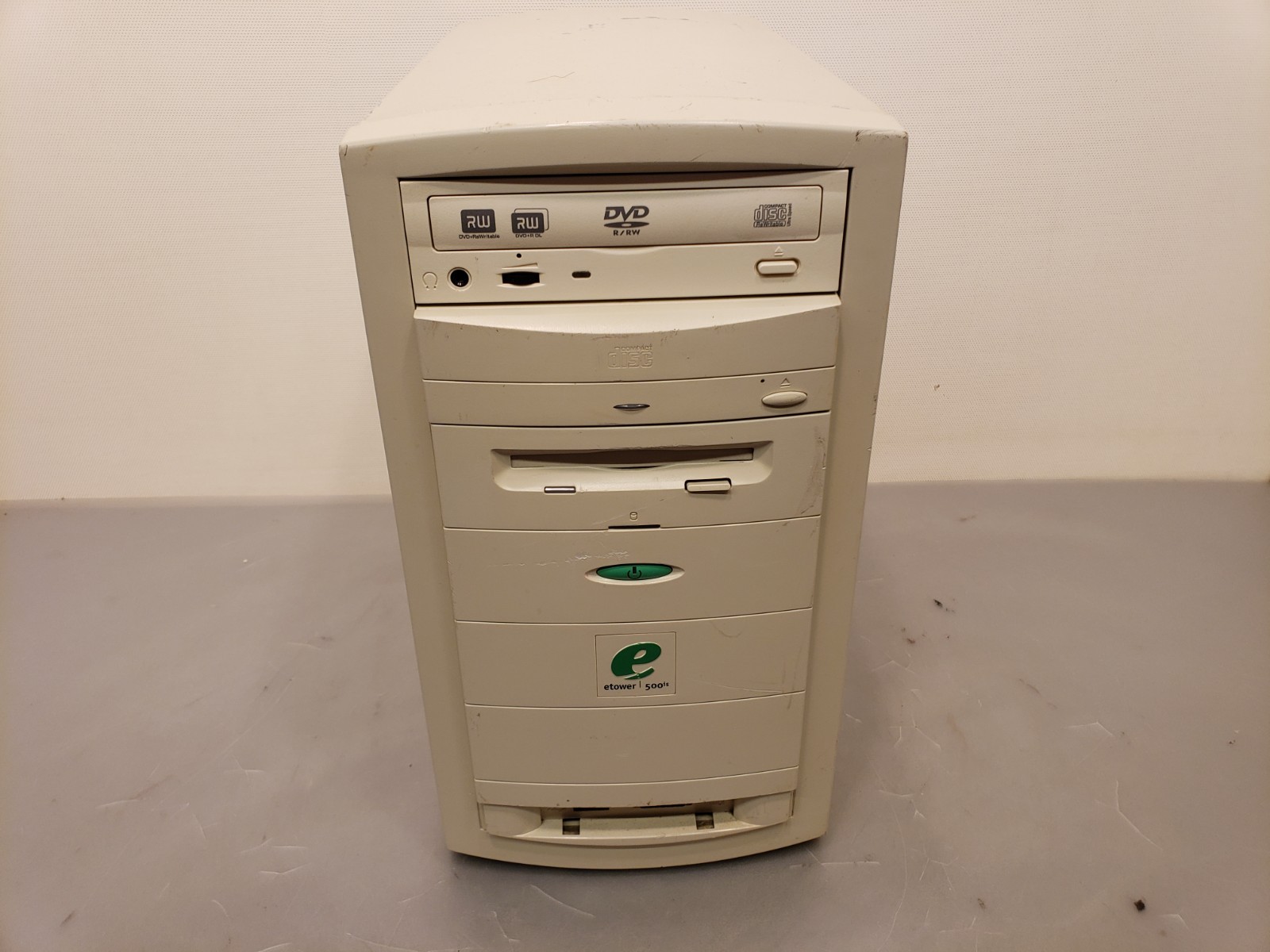Vintage eMachines eTower 500is Celeron 500MHz 256MB 40GB Win98 PC Tower Computer Vintage eMachines eTower 500is Celeron 500MHz 256MB 40GB Win98 PC Tower Computer