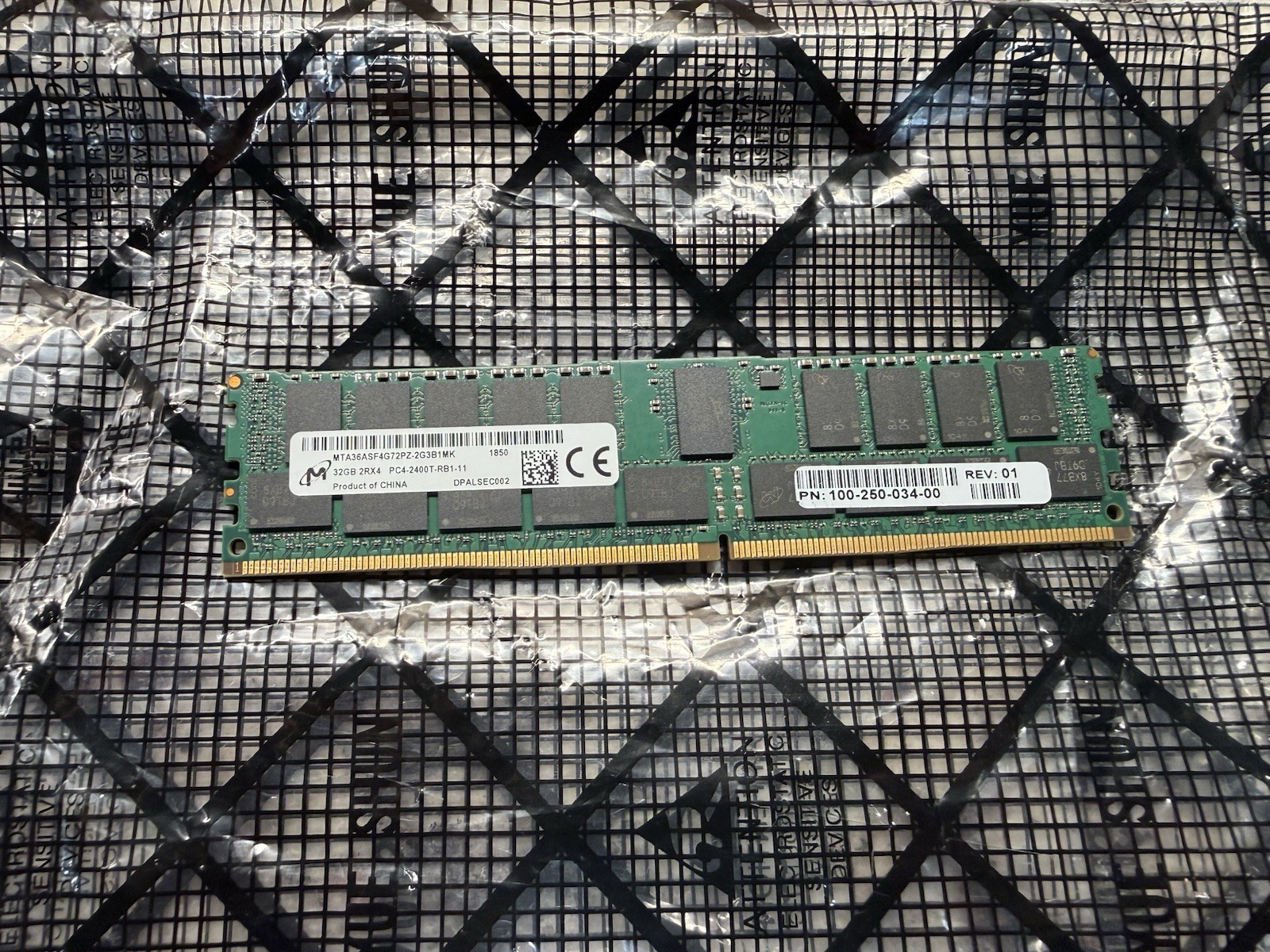 SK Hynix 32GB DDR4 2Rx4 PC4-2400T RB1 ECC RDIMM Server RAM HMA84GR7MFR4N - UH