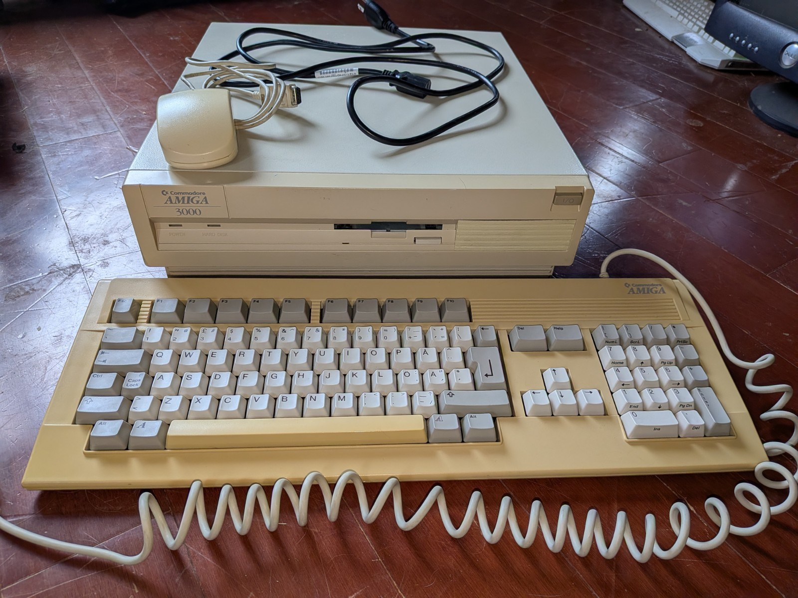 Commodore Amiga 3000 Computer 25MHz \'030, 6MB, BlueSCSI, Mouse & Keyboard