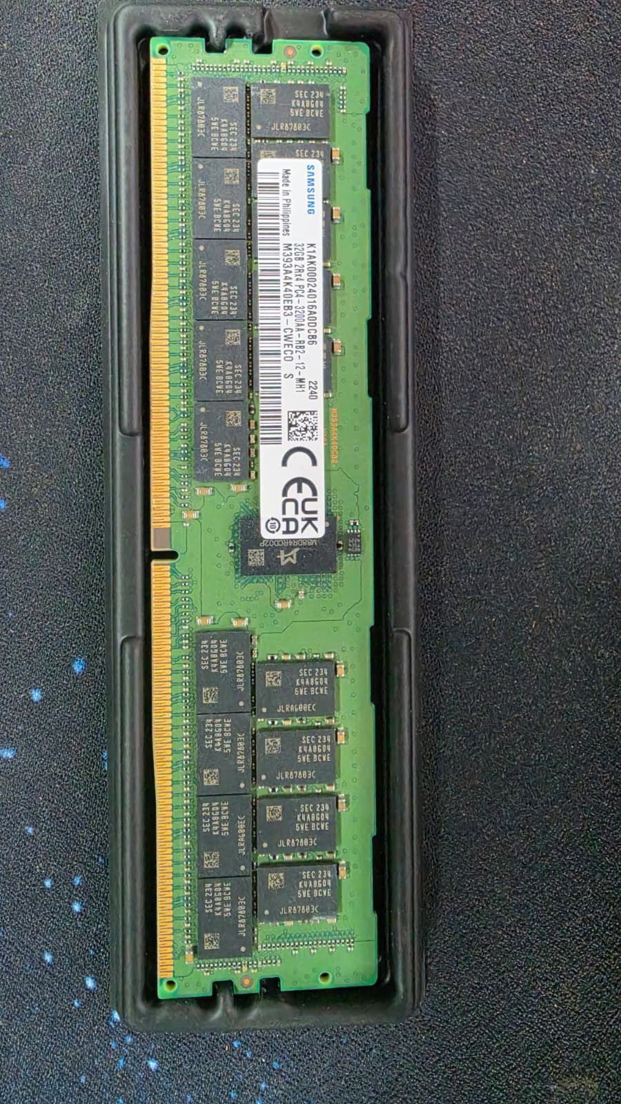 Samsung 256GB (8x32GB) DDR4 3200 ECC RDIMM Server RAM M393A4K40EB3