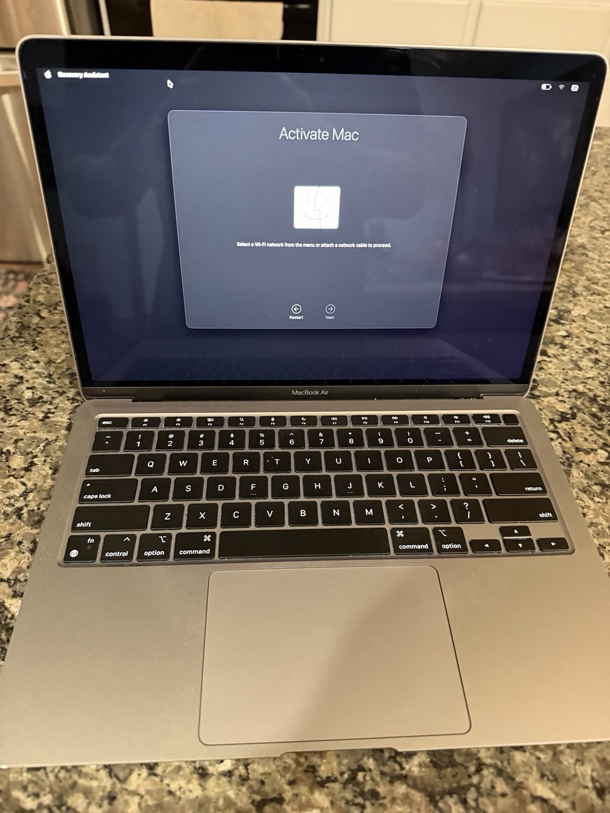 Apple MacBook Air M1 8-Core CPU and 7-Core GPU 13” (Late 2020) 256GB SSD Apple MacBook Air M1 8-Core CPU and 7-Core GPU 13” (Late 2020) 256GB SSD