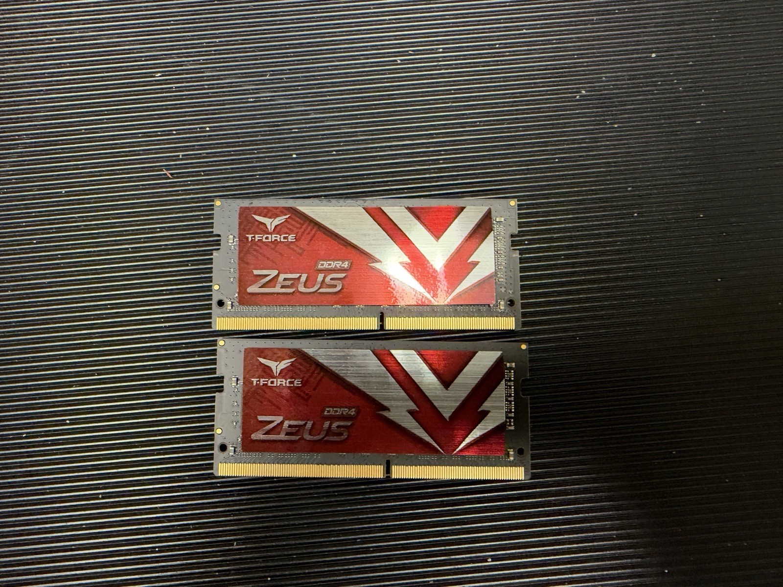 TEAMGROUP T-Force DDR4 Zeus 2x16GB 3200mhz TEAMGROUP T-Force DDR4 Zeus 2x16GB 3200mhz
