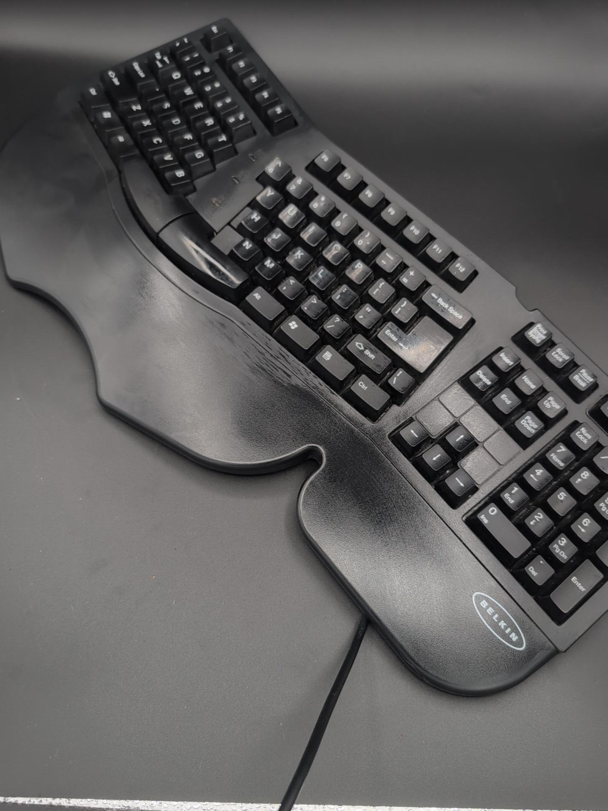 Vintage Belkin Ergonomic Keyboard F8E208-BLK Split-Key PS/2 Wired Black Vintage Belkin Ergonomic Keyboard F8E208-BLK Split-Key PS/2 Wired Black