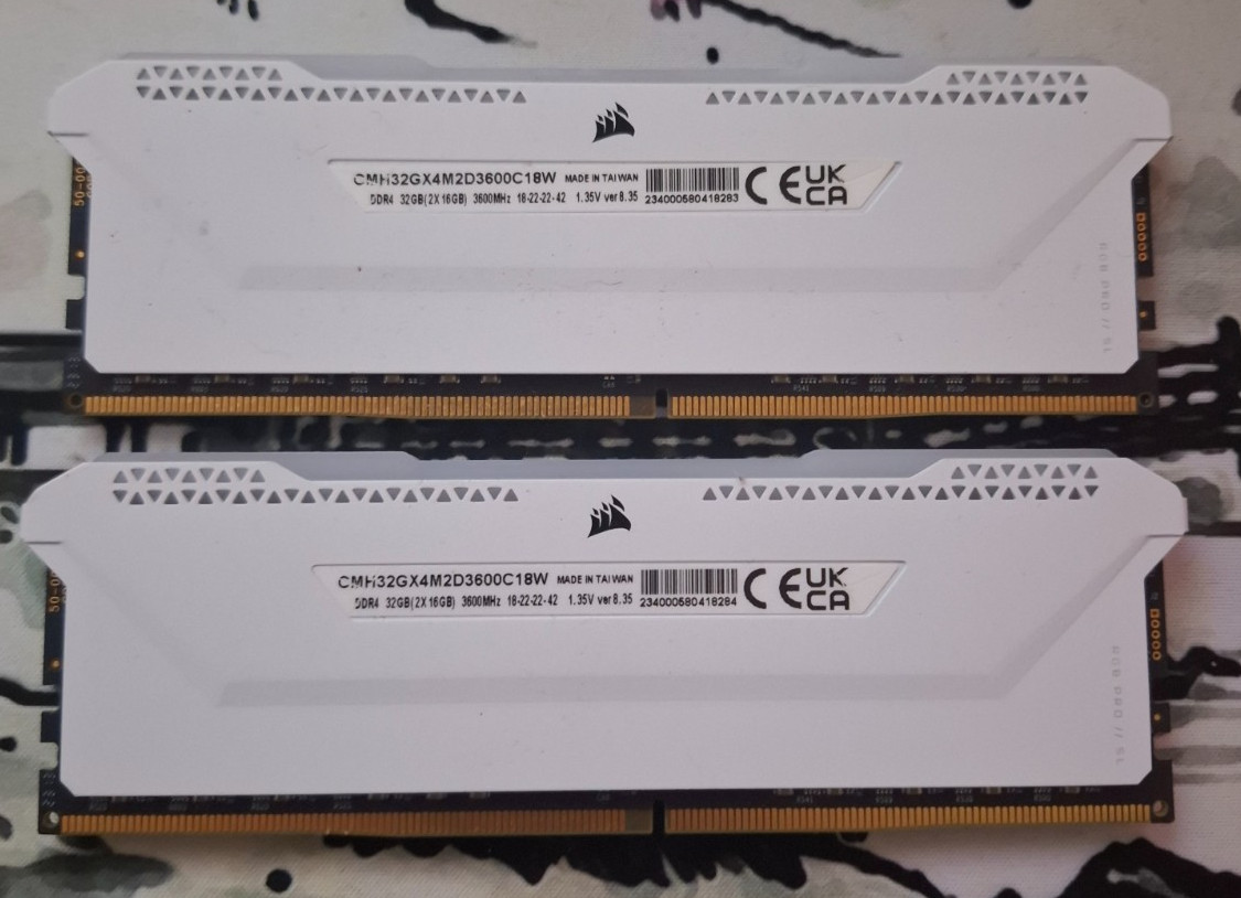 Corsair Vengeance 32GB (2x16GB) DDR4 DIMM 3600MHz RAM CMH32GX4M2D3600C18 (WHITE) Corsair Vengeance 32GB (2x16GB) DDR4 DIMM 3600MHz RAM CMH32GX4M2D3600C18 (WHITE)