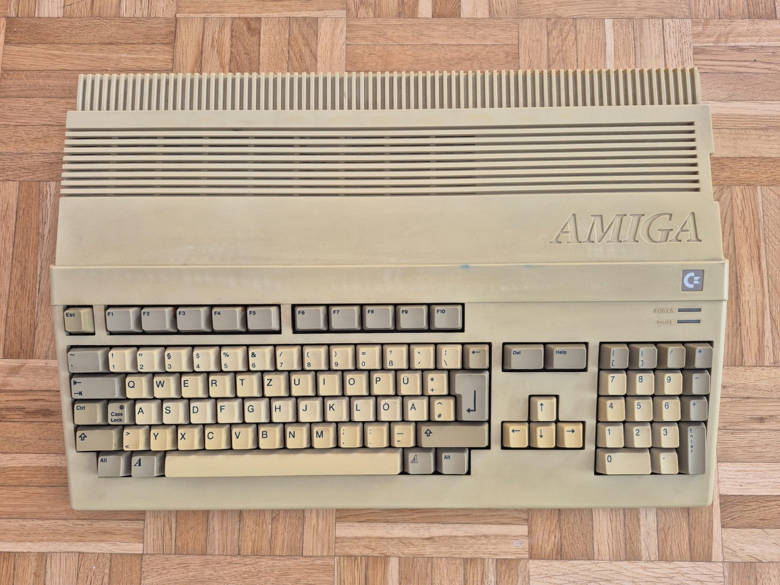 ✅ Case + Keyboard Commodore Amiga ⭐ Good Condition ⭐ No Motherboard ⚡️ ✅ Case + Keyboard Commodore Amiga ⭐ Good Condition ⭐ No Motherboard ⚡️