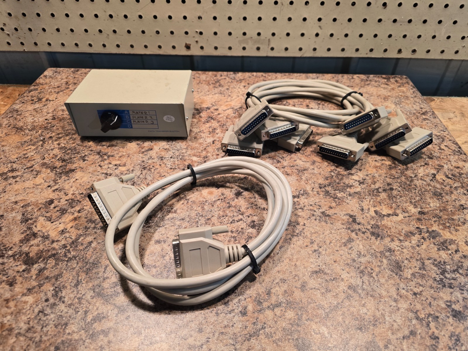 Vintage DB25 4 Port Data Transfer Switch Box 25 Pin Computer Printer with Cables Vintage DB25 4 Port Data Transfer Switch Box 25 Pin Computer Printer with Cables