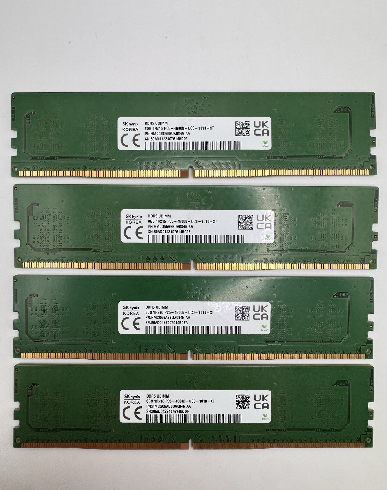 SK hynix 32GB (4x8GB) DDR5 UDIMM PC5-4800B 288-Pin RAM HMCG66AEBUA084N