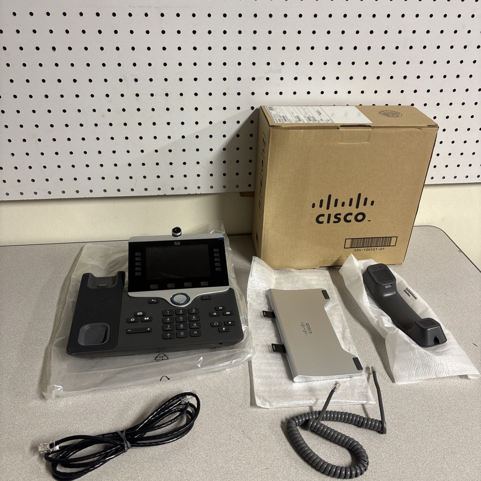 Cisco CP-8845-K9 5 Line IP Video Phone - Charcoal Cisco CP-8845-K9 5 Line IP Video Phone - Charcoal