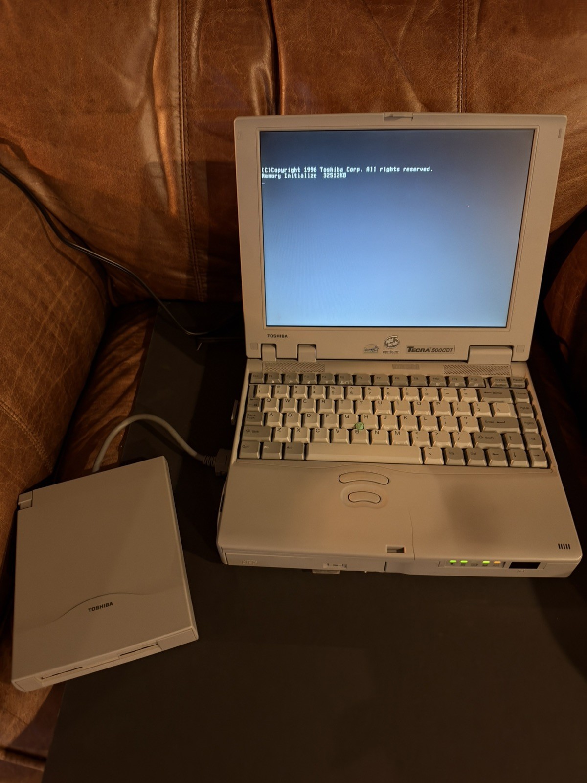 VINTAGE TOSHIBA TECRA 500CDT PA1221U | Pentium CPU | XCD 1.2GB | 32MB POWERS ON