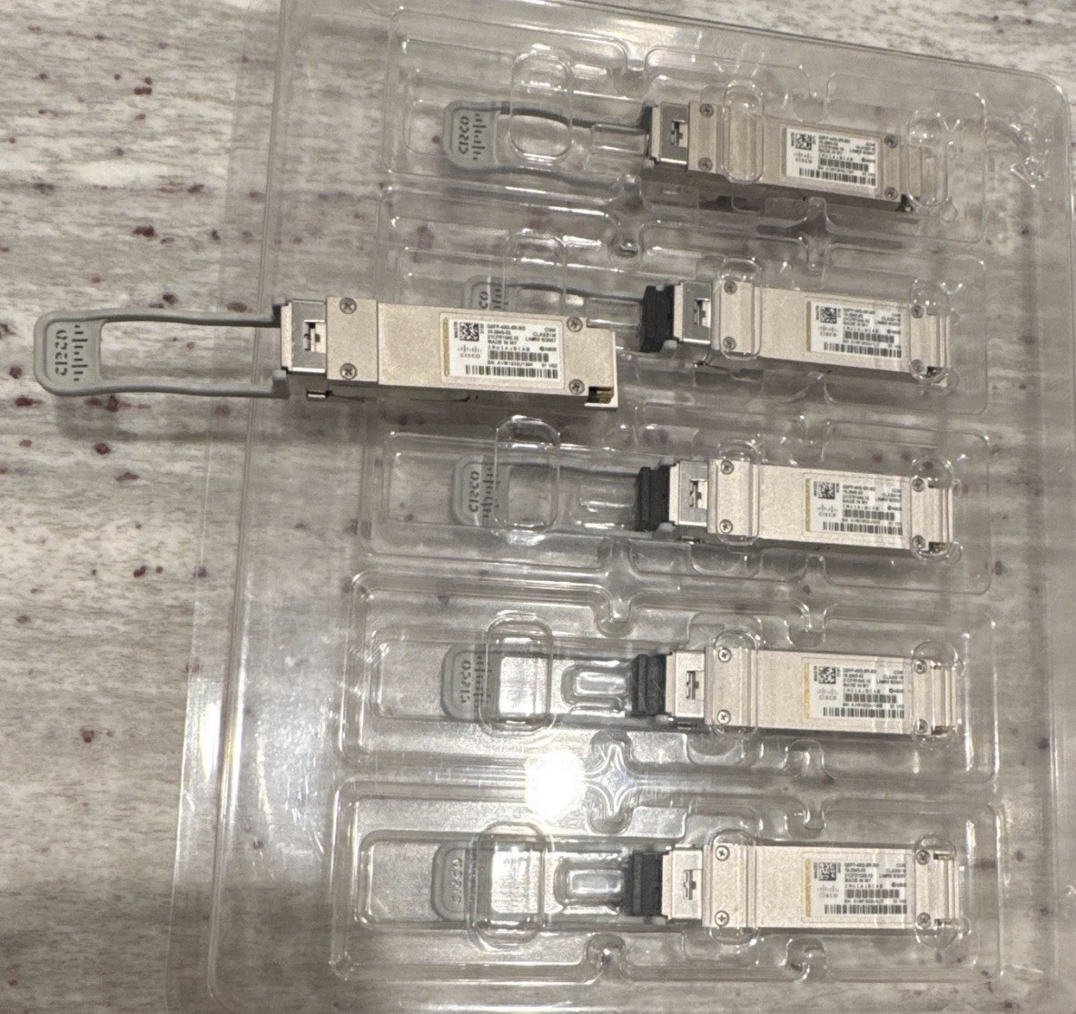 Cisco QSFP-40G-SR-BD Module 10-2945-02 NEW CLAMSHELL Cisco QSFP-40G-SR-BD Module 10-2945-02 NEW CLAMSHELL