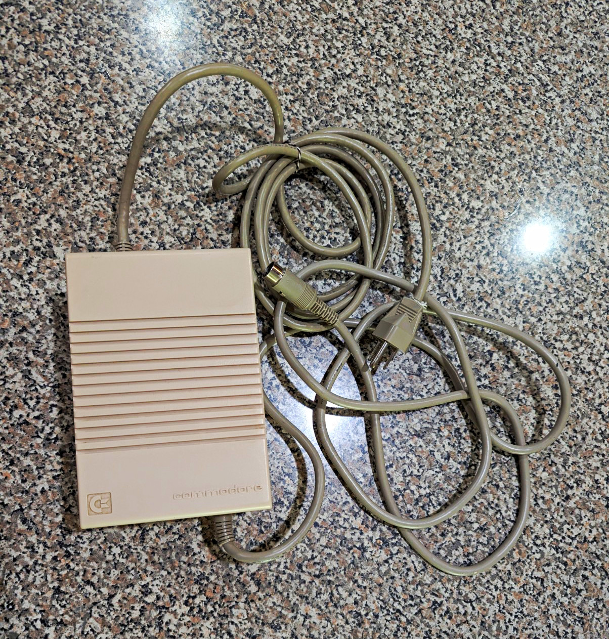 Commodore 64 C64 1764 REU Heavy Duty Power Supply 390205-01 4.3A Untested Commodore 64 C64 1764 REU Heavy Duty Power Supply 390205-01 4.3A Untested
