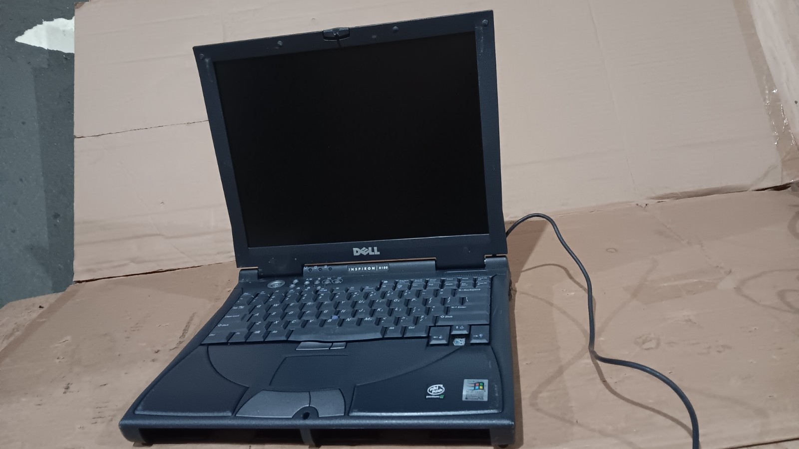 Vintage Dell inspiron 8100 Laptop Intel Pentium 3 CPU  14\
