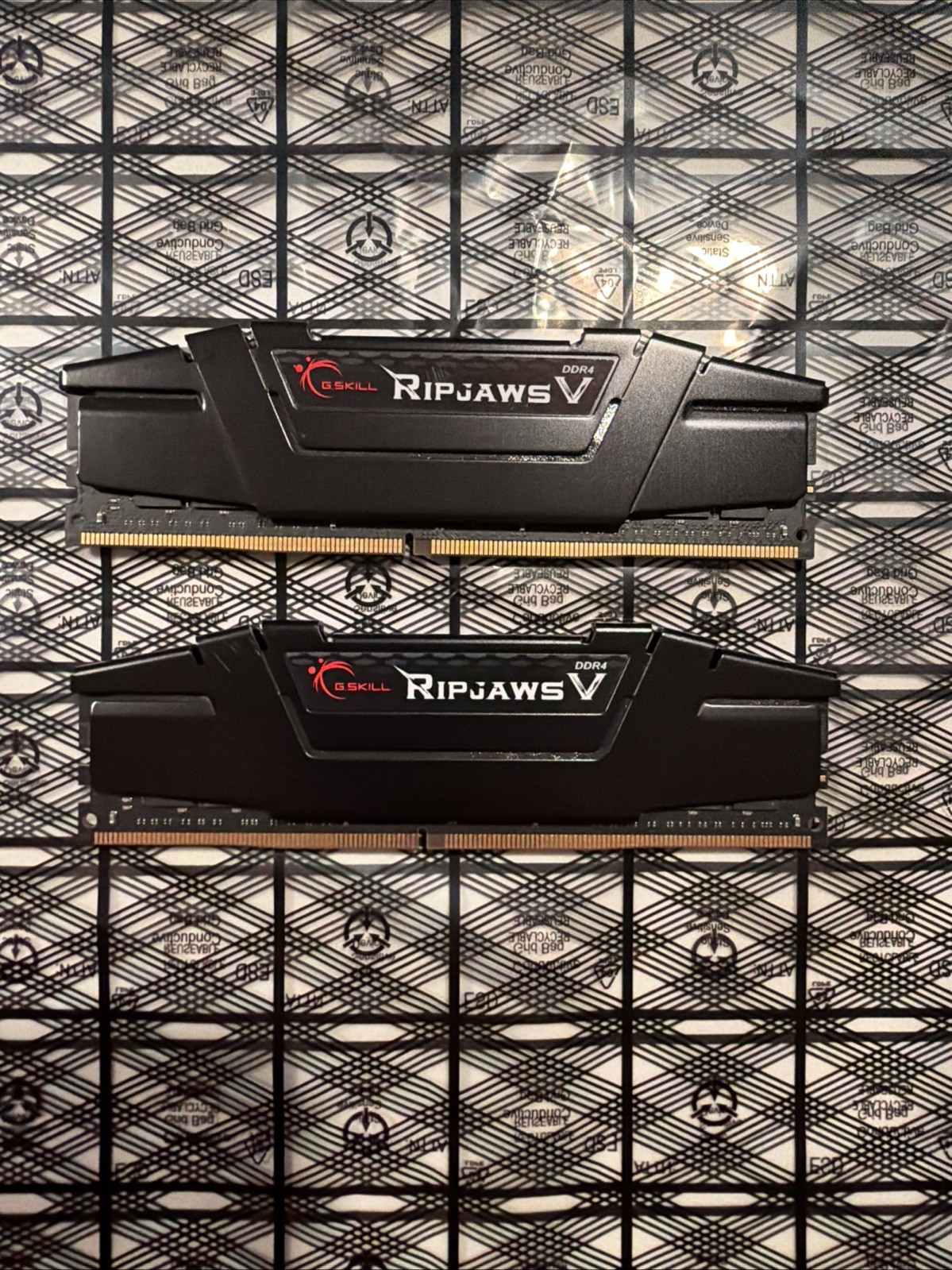 G.Skill Ripjaws V 32GB (2x16GB) DDR4-3200 PC4-25600 CL16 Dual Desktop Memory