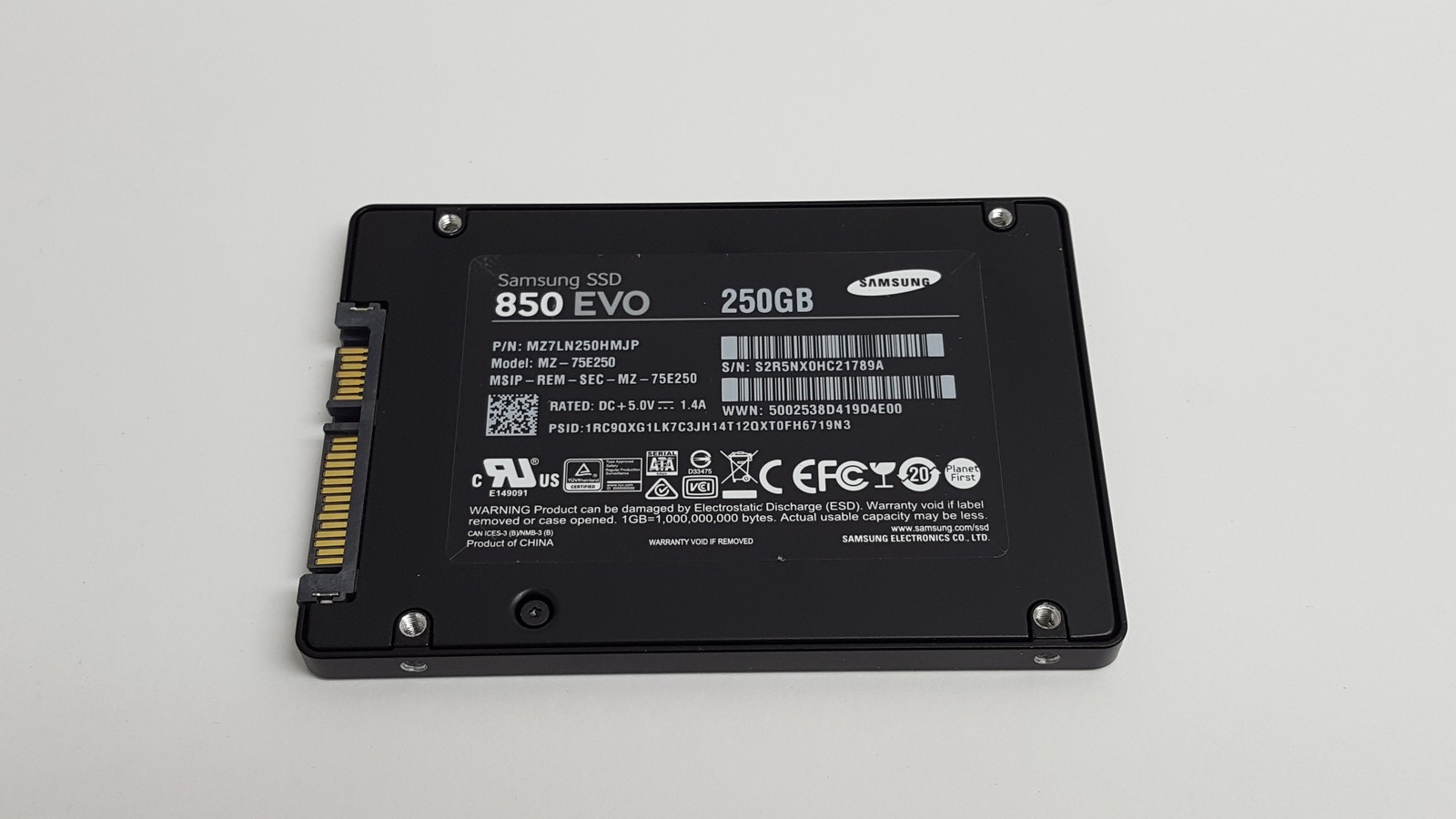 Samsung 850 EVO MZ-75E250 250 GB 2.5 in SATA III Solid State Drive Samsung 850 EVO MZ-75E250 250 GB 2.5 in SATA III Solid State Drive