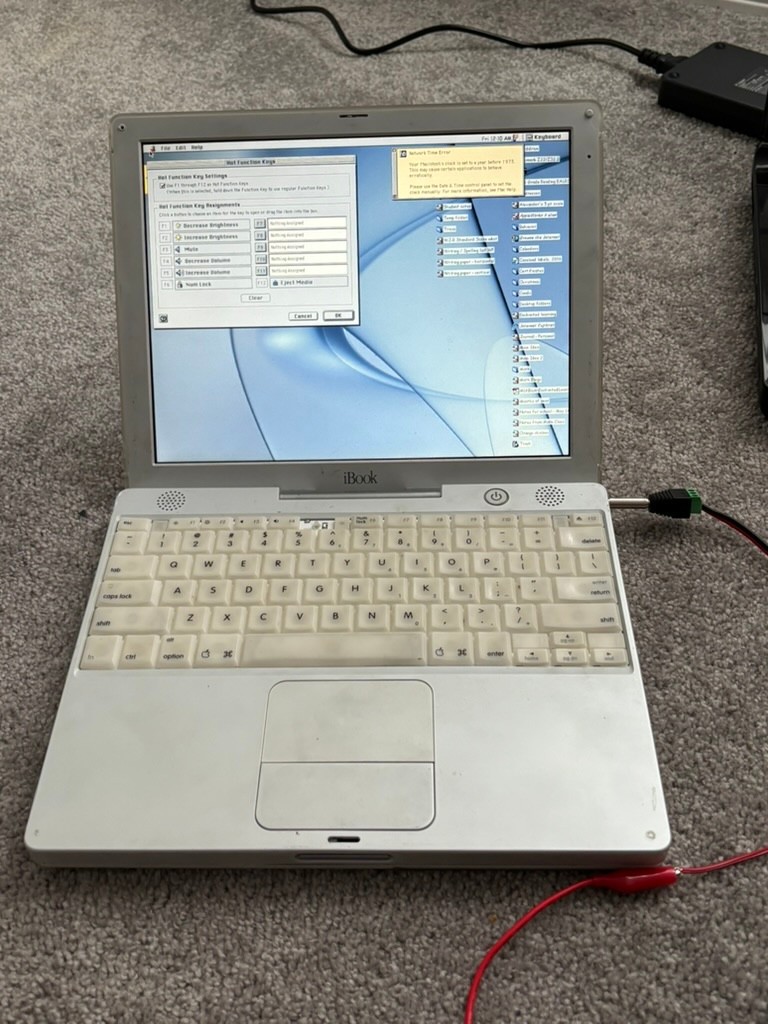 Vintage Apple iBook G3 M6497 Snow White Laptop 12-inch 500MHz