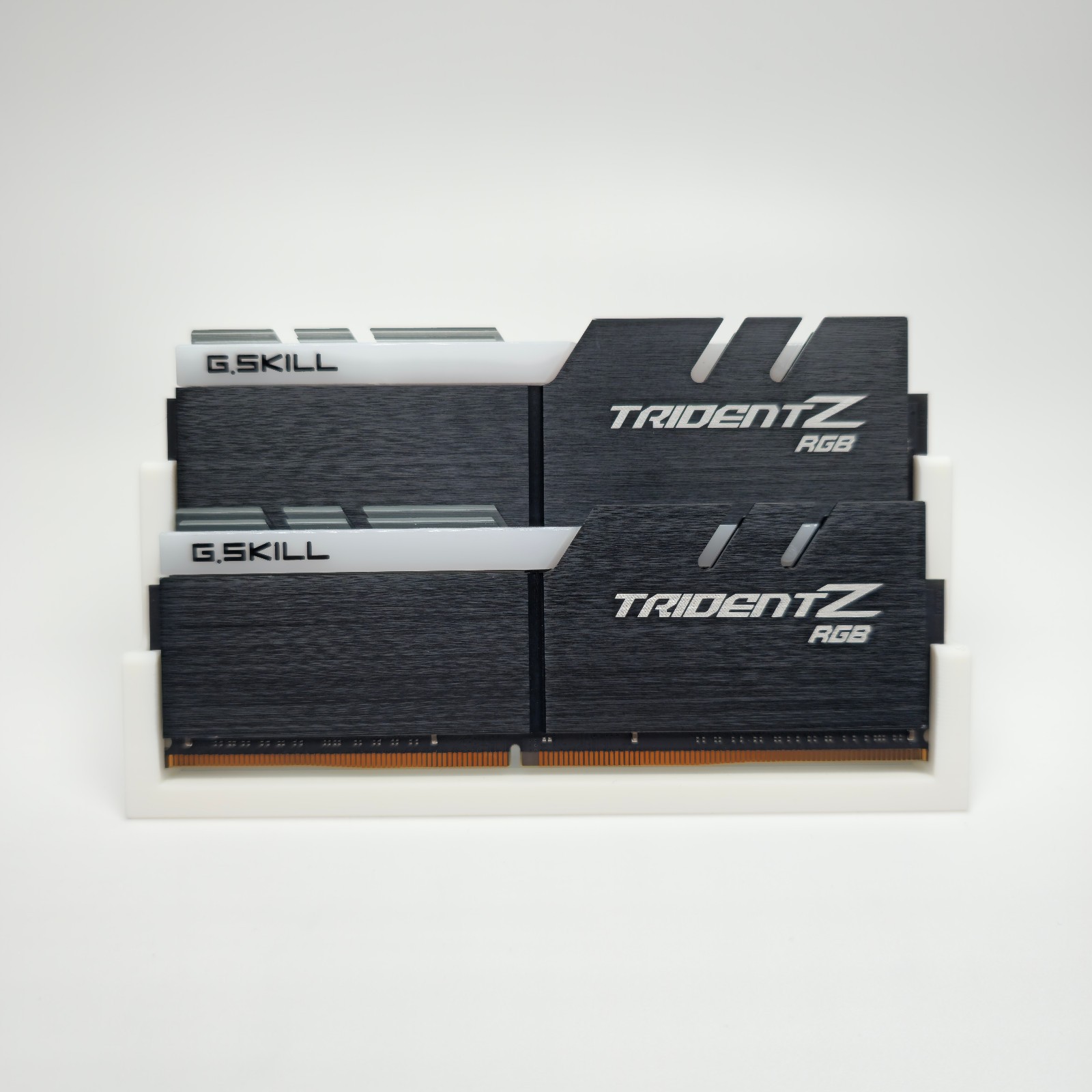 G.Skill Trident Z RGB 32gb (2x16gb) 3200mhz ddr4 DIMM TESTED