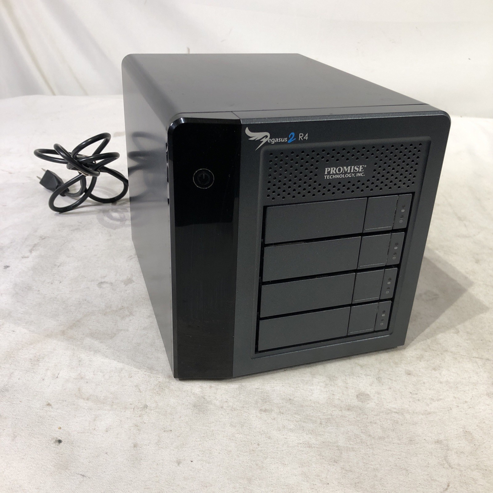 Promise Technology Pegasus2 R4 4Bay Thunderbolt 2 RAID Storage Array 8TB G2U Promise Technology Pegasus2 R4 4Bay Thunderbolt 2 RAID Storage Array 8TB G2U
