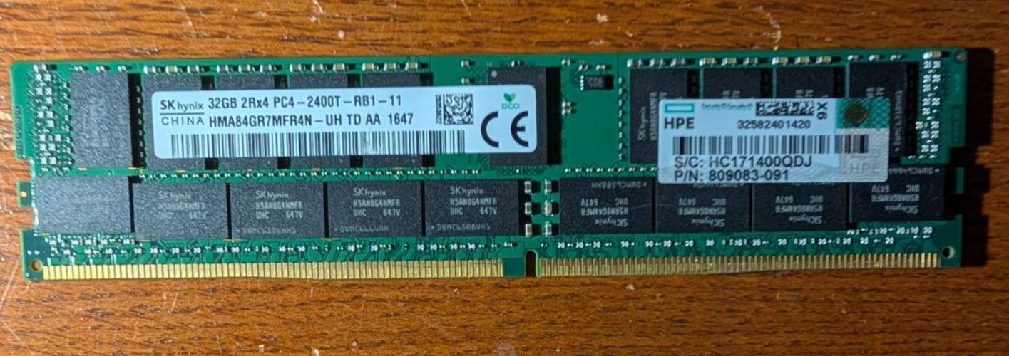 SK Hynix 32GB 2Rx4 DDR4 PC4-2400T HMA84GR7MFR4N-UH RDIMM Server Memory Module SK Hynix 32GB 2Rx4 DDR4 PC4-2400T HMA84GR7MFR4N-UH RDIMM Server Memory Module