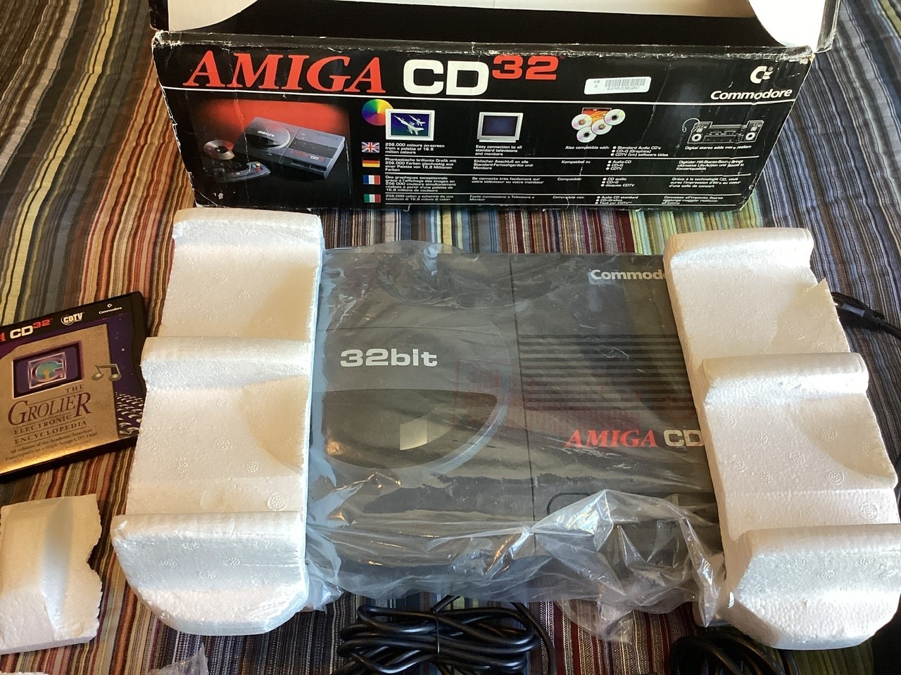 Commodore Amiga CD32 NTSC Console CIB + TF330 Accelerator + 8GB CF + Mouse Commodore Amiga CD32 NTSC Console CIB + TF330 Accelerator + 8GB CF + Mouse