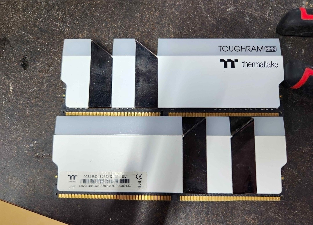 Thermaltake TOUGHRAM RGB 8GB X 2 16gb Tota DDR4-3600DDR4 SDRAM 288-Pin DIMM RAM Thermaltake TOUGHRAM RGB 8GB X 2 16gb Tota DDR4-3600DDR4 SDRAM 288-Pin DIMM RAM