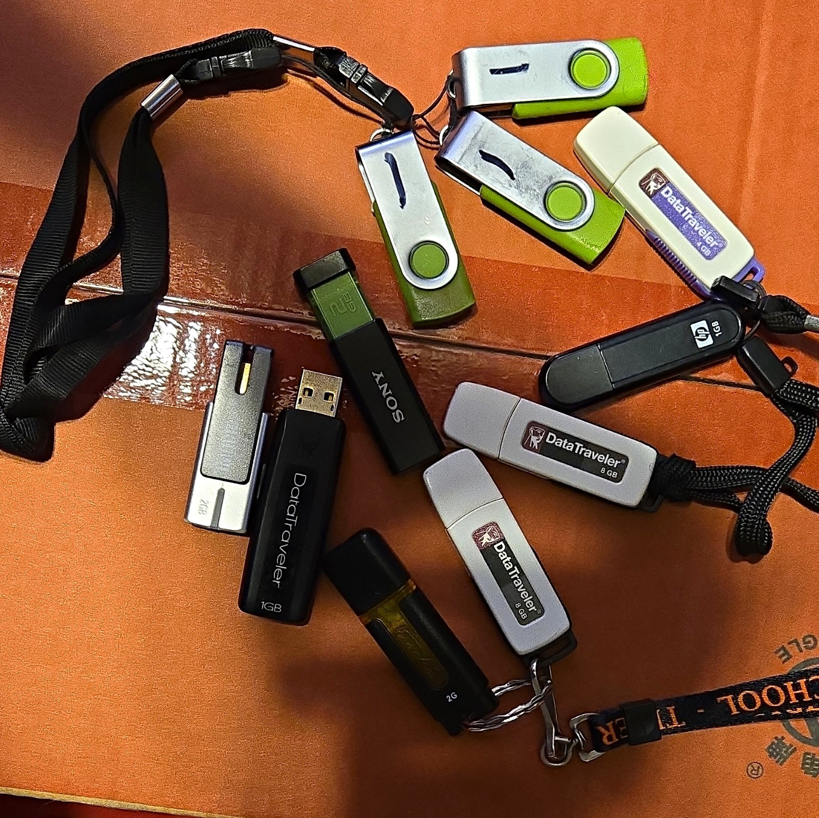 Lot of 11 USB flash Drives, Various Memory Lot of 11 USB flash Drives, Various Memory