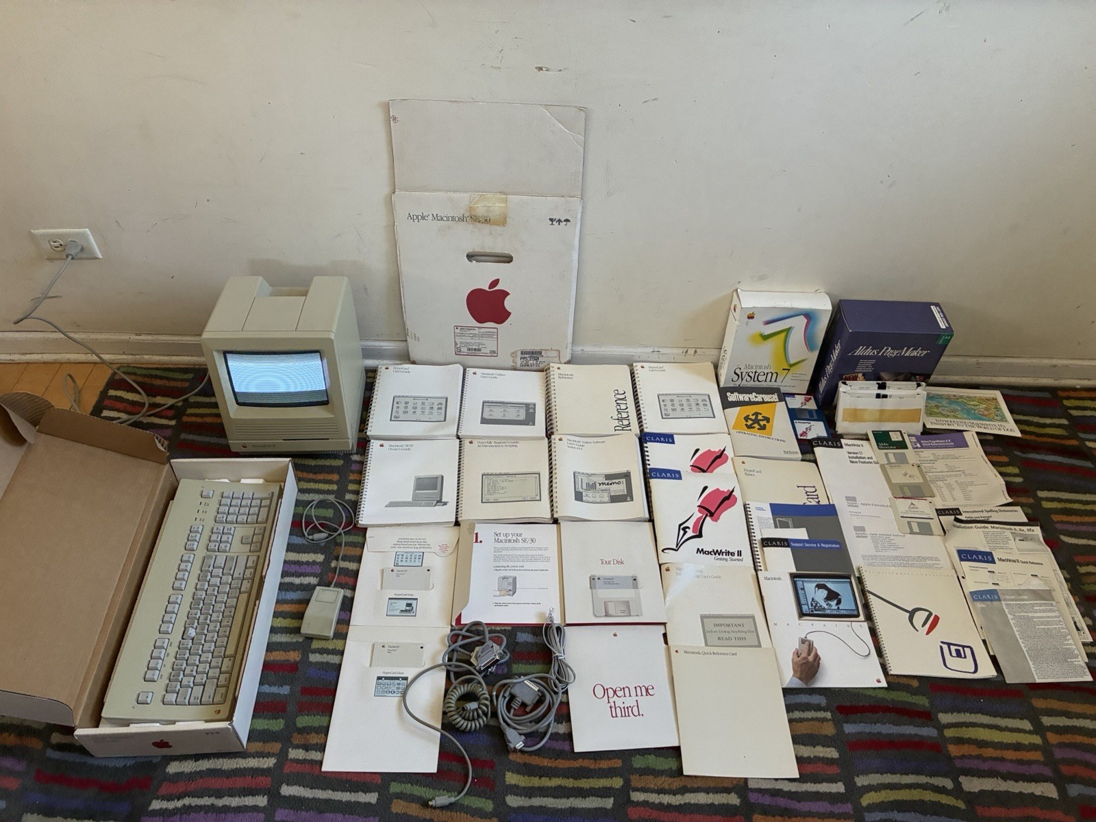 Apple Macintosh SE/30 Vintage Computer Bundle System 7 Lot Powers On’AS IS