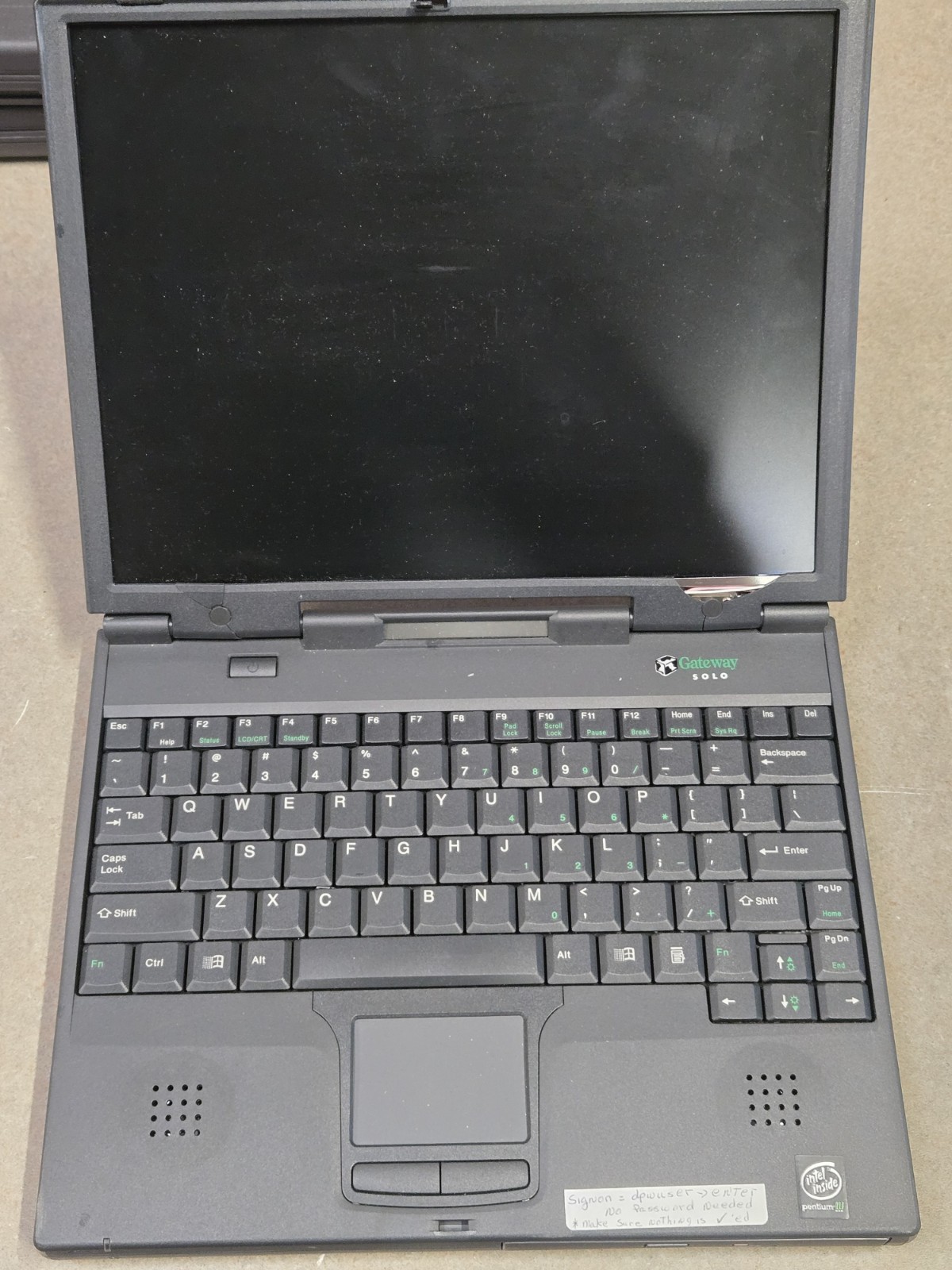 Vintage Gateway Solo 2550 Laptop Intel Pentium III For Parts Repair No HDD