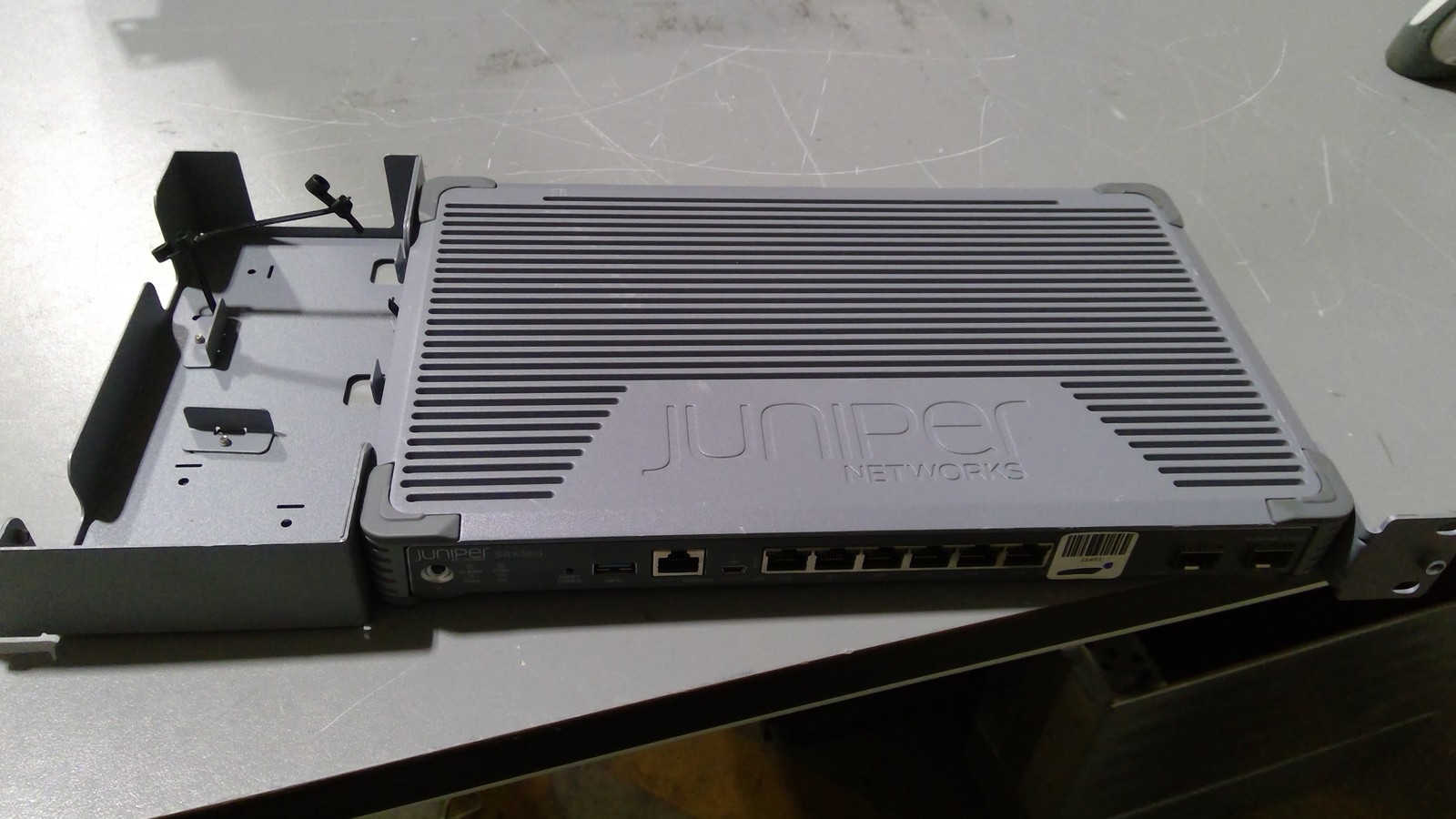 Juniper Networks SRX300 Rev: A Network Switch