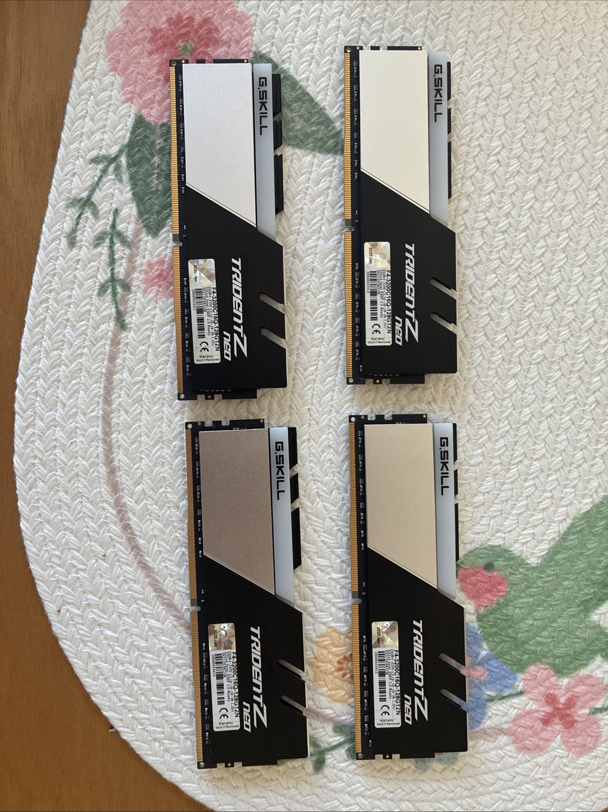 G. Skill Trident Z Neo RGB DDR4 3200MHz CL16 128GB (4 x 32GB) G. Skill Trident Z Neo RGB DDR4 3200MHz CL16 128GB (4 x 32GB)