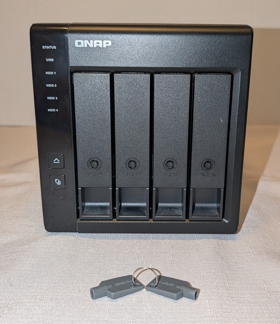 QNAP TR-004 4-Bay USB RAID Enclosure w/16TB disk (4x4TB WD Red NAS Drives) - DAS QNAP TR-004 4-Bay USB RAID Enclosure w/16TB disk (4x4TB WD Red NAS Drives) - DAS