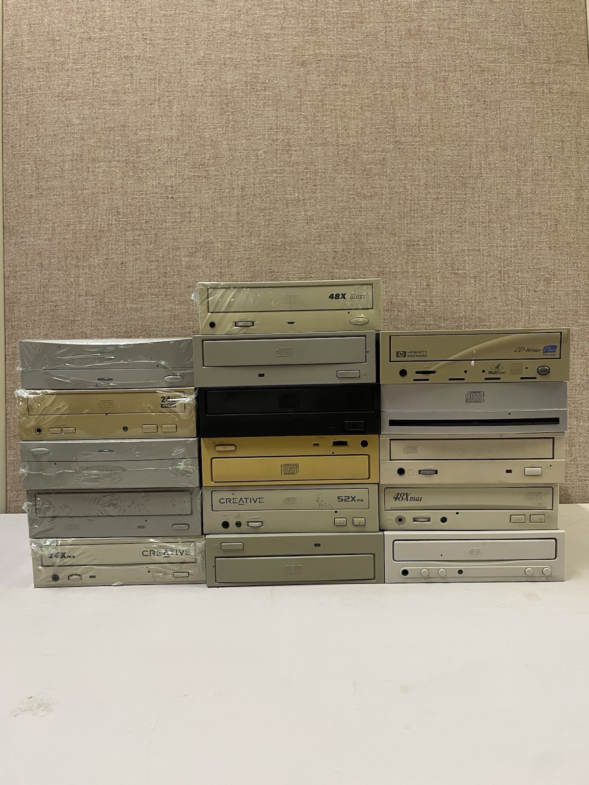 Vintage 90s/00s Internal PC Optical Drive Bulk Lot x16 CD-ROM DVD IDE PATA Vintage 90s/00s Internal PC Optical Drive Bulk Lot x16 CD-ROM DVD IDE PATA