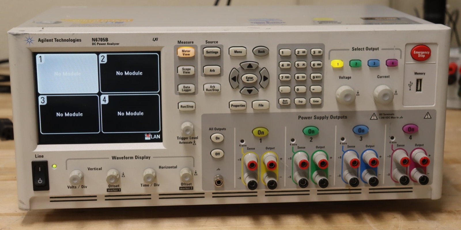 Agilent Keysight N6705B DC Power Supply/Analyzer Mainframe GOOD, 4-Slot 600W
