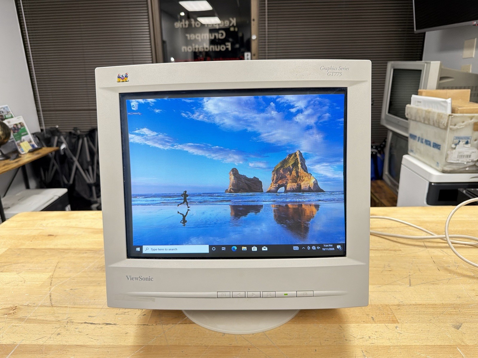 ⭐  Vintage 1998 Retro CRT Gaming Monitor 16\
