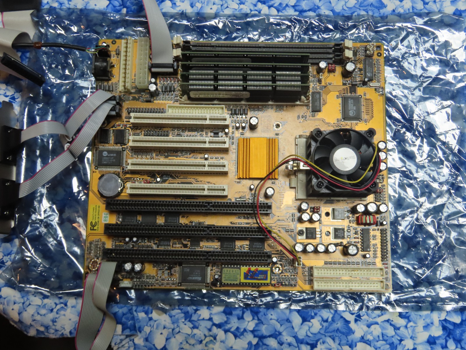 Vintage PC Chips M571 Socket 7 Motherboard V3.2A K6500 CPU 384MB EDO DRAM cables Vintage PC Chips M571 Socket 7 Motherboard V3.2A K6500 CPU 384MB EDO DRAM cables