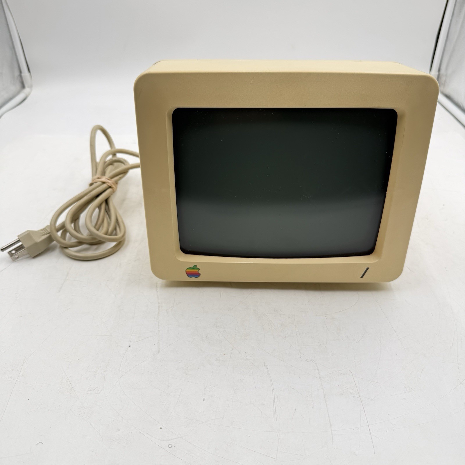 Vintage Apple IIC Monitor Model #G090H Order #A2M4090 AS IS For Repairs Or Parts Vintage Apple IIC Monitor Model #G090H Order #A2M4090 AS IS For Repairs Or Parts
