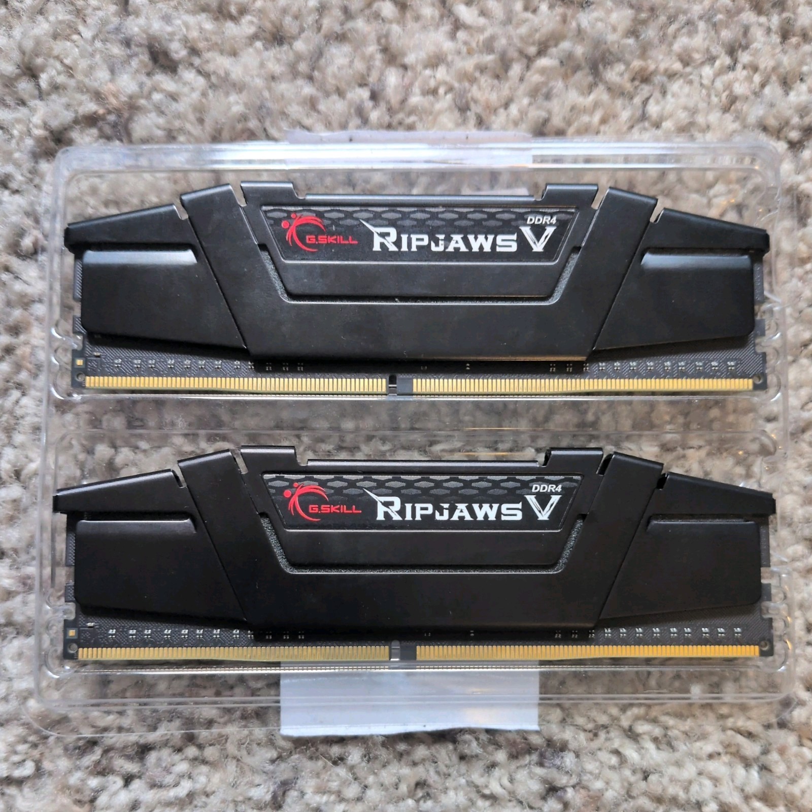 G.SKILL Ripjaws V 16GB (2x8GB) DDR4-3200 DIMM Intel XMP 2.0 F4-3200C16D-16GVKB