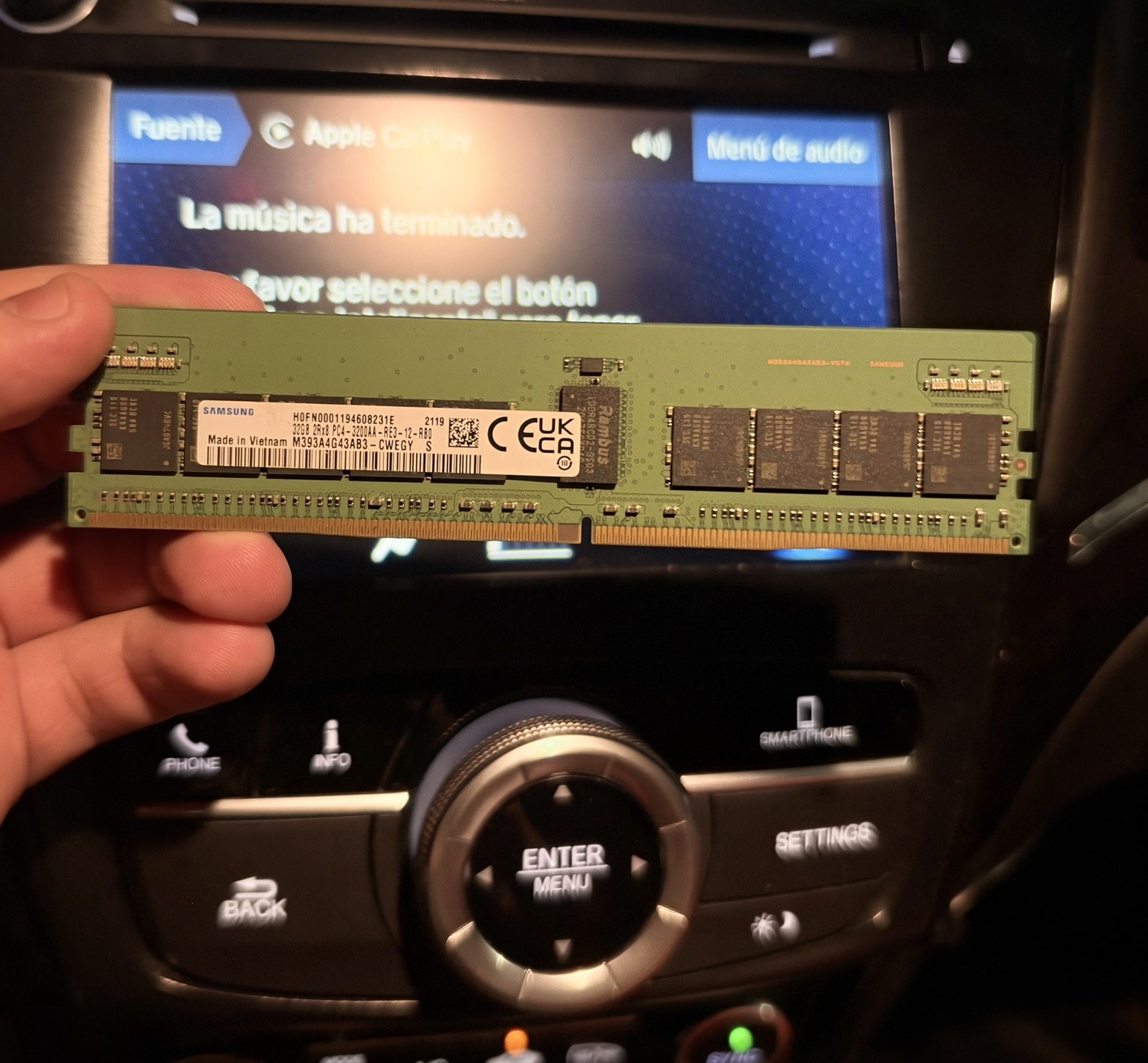 Samsung 32GB DDR4-3200 RDIMM ECC 2Rx8 PC4-3200AA-RE3-12-RB0 M393A4G43AB3-CWEGY Samsung 32GB DDR4-3200 RDIMM ECC 2Rx8 PC4-3200AA-RE3-12-RB0 M393A4G43AB3-CWEGY