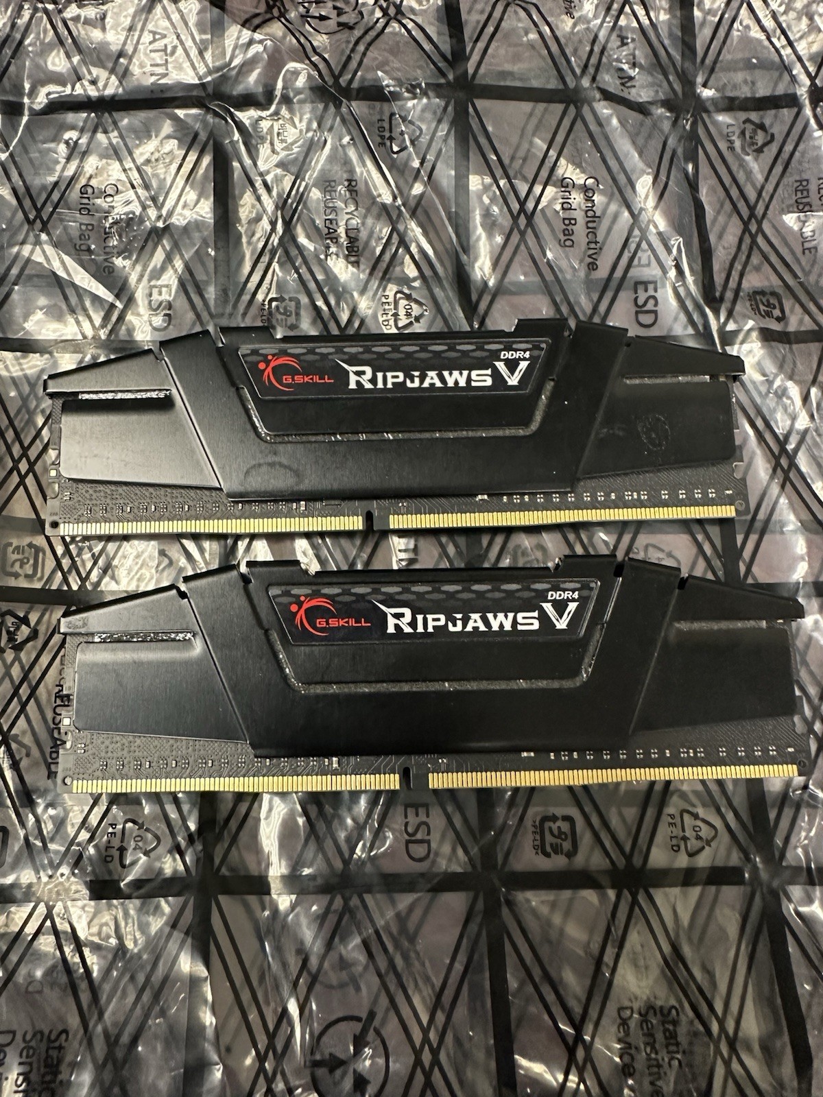G.Skill Ripjaws V BLACK 32GB (2x16GB) RAM DDR4 2400MHz F4-3200C16D-32GVK
