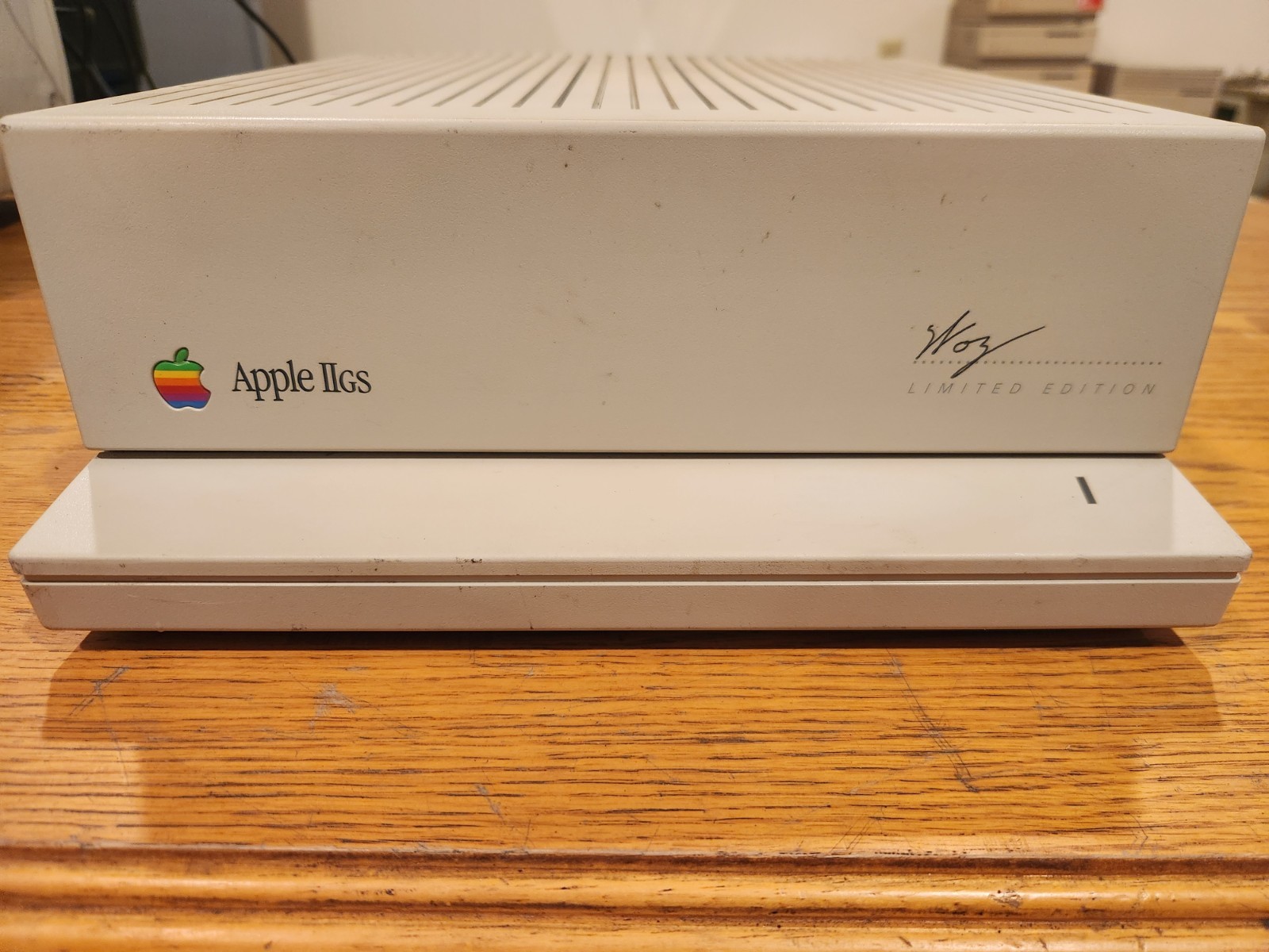 Vintage Apple IIgs WOZ Signature Edition Computer and Floppy Drive ALL WORKING Vintage Apple IIgs WOZ Signature Edition Computer and Floppy Drive ALL WORKING