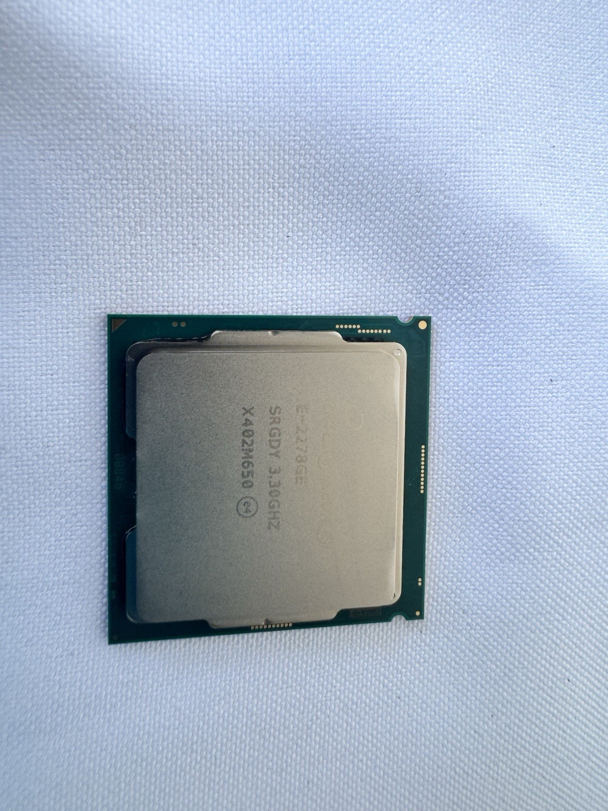 Intel Xeon E-2278GE | SRGDY | 3.30 GHz | 8 Cores Intel Xeon E-2278GE | SRGDY | 3.30 GHz | 8 Cores