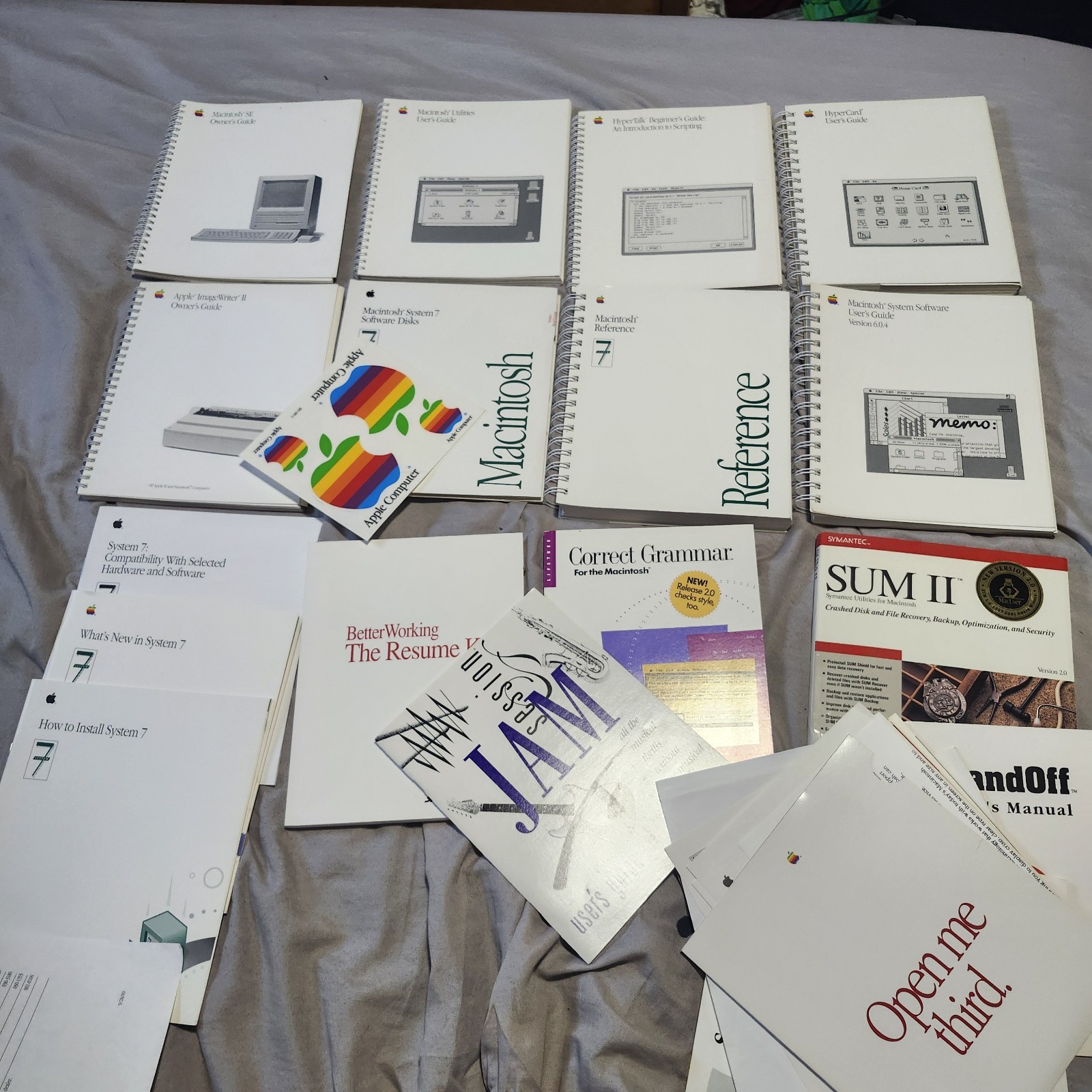 VTG Apple Macintosh Owner\'s Guide Manual Mixed Lot With System 7 Software 