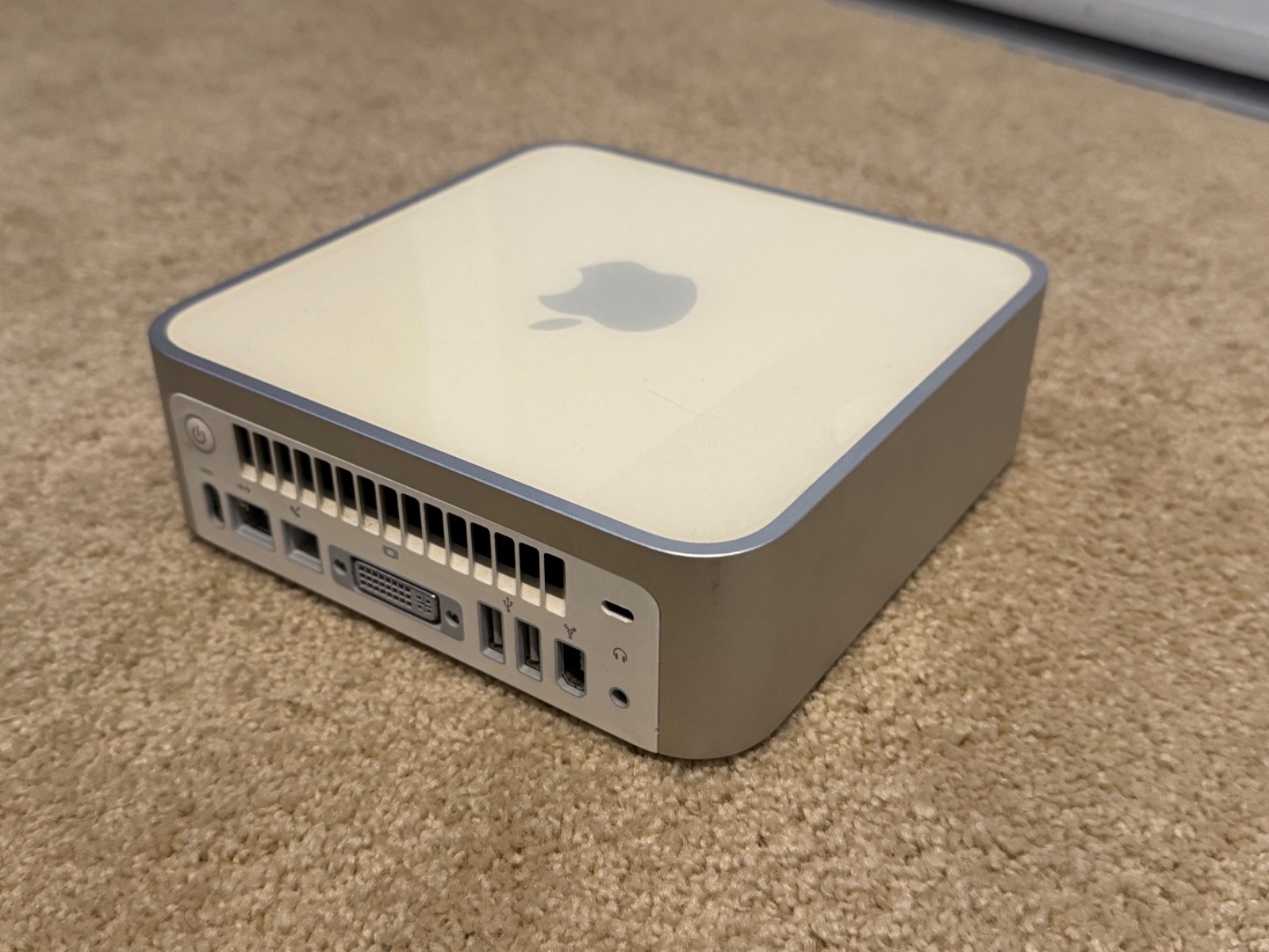 Vintage 2005 Mac mini, 1st generation original model. 1.25GHz G4 CPU, A1103